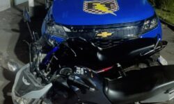 Operação da Força Tática apreende motos após manobras perigosas; cada uma teve mais de R$ 8 mil em multas em Goiandira Operação da Força Tática apreende motos após manobras perigosas; cada uma teve mais de R$ 8 mil em multas em Goiandira