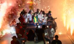 Daniel Vilela e Caiado lideram carreata histórica e mostram força em Catalão Daniel Vilela e Caiado lideram carreata histórica e mostram força em Catalão
