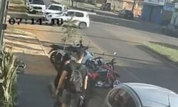 Câmeras de segurança registram momento de acidente entre dois carros em Catalão