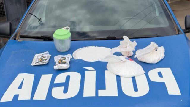 Polícia apreende cocaína e skunk em residência de Palmelo
