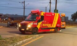 Motociclista foge após acidente entre duas motos e deixa passageira ferida no Bairro Paineiras, em Catalão
