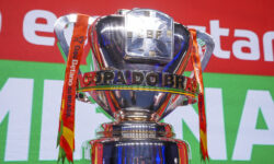Uberlândia garante vaga na terceira fase da Copa do Brasil 2027 com título da Série D Uberlândia garante vaga na terceira fase da Copa do Brasil 2027 com título da Série D