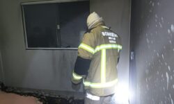 Ventilador pega fogo e causa danos em quarto de casa em Catalão Ventilador pega fogo e causa danos em quarto de casa em Catalão