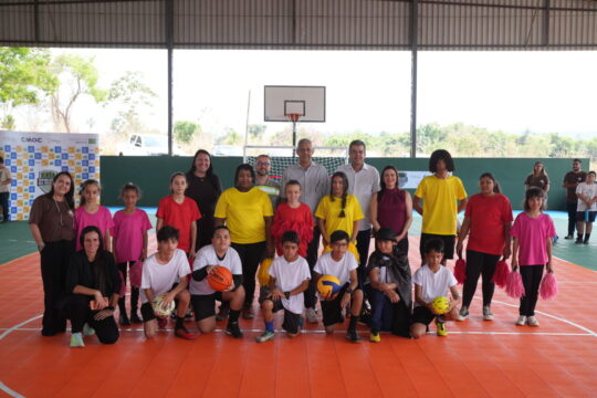 Projeto ‘Brincando na Quadra’ revitaliza espaço esportivo de escola na zona rural de Catalão