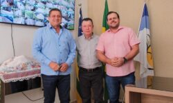 Prefeito Júnior Pimenta e vice Danilo Araújo declaram apoio à reeleição de José Nelto
