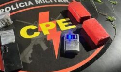 CPE apreende mais de 1 kg de drogas e três pessoas são conduzidas em Catalão CPE apreende mais de 1 kg de drogas e três pessoas são conduzidas em Catalão