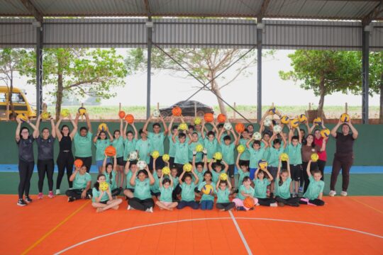 Escola Municipal Arminda Rosa de Mesquita ganha quadra esportiva revitalizada