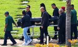 Rick, da dupla Rick & Renner, é enterrado em cerimônia restrita para amigos e família em Sorocaba-SP; artistas sertanejos também estiveram presentes Rick, da dupla Rick & Renner, é enterrado em cerimônia restrita para amigos e família em Sorocaba-SP; artistas sertanejos também estiveram presentes