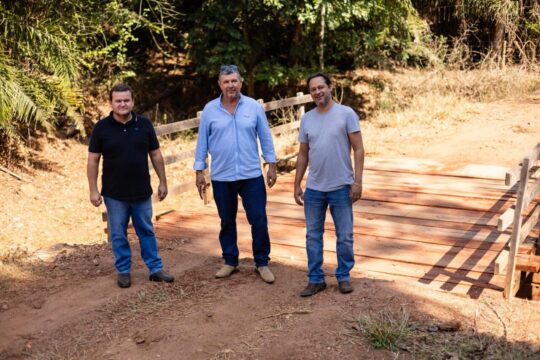 Prefeito de Cumari acompanha obras de recuperação das estradas rurais