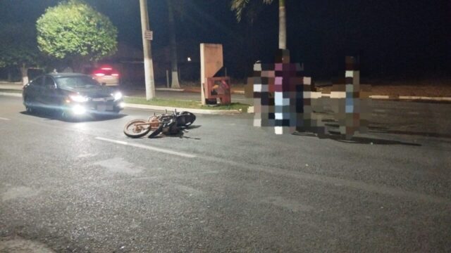 Motociclista fica ferido após colisão com carro em Ouvidor