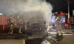 Incêndio destrói cabine de carreta e mobiliza Corpo de Bombeiros em Araguari Incêndio destrói cabine de carreta e mobiliza Corpo de Bombeiros em Araguari