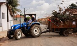 Prefeitura realiza mutirão de limpeza e manutenção urbana em Cumari Prefeitura realiza mutirão de limpeza e manutenção urbana em Cumari