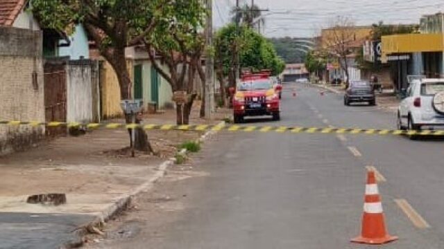 Enxame de abelhas provoca evacuação de igreja e interdição de ruas em Caldas Novas