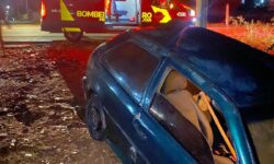 Mulher fica ferida após carro sair da pista na GO-330, em Ipameri Mulher fica ferida após carro sair da pista na GO-330, em Ipameri