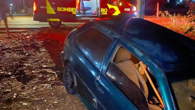 Mulher fica ferida após carro sair da pista na GO-330, em Ipameri
