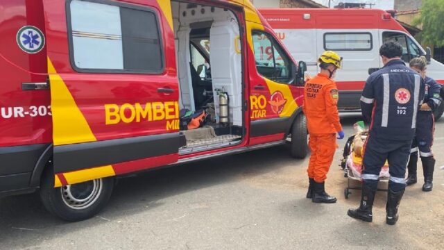 Motociclista fica ferido após colisão com carro no Centro de Ipameri
