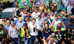 Recebido com festa, Daniel Vilela mostra força nas ruas de Jataí