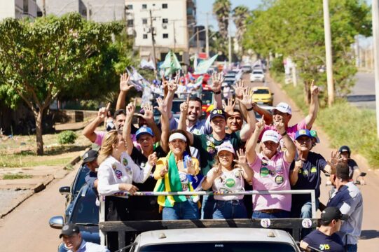 Entorno do DF leva milhares às ruas em apoio a Daniel Vilela