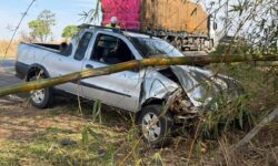 Motorista fica gravemente ferido após carro sair da pista na BR-050, em Catalão