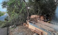 Duas pessoas morrem e três ficam feridas após carro com carretinha capotar na GO-330, entre Orizona e Pires do Rio Duas pessoas morrem e três ficam feridas após carro com carretinha capotar na GO-330, entre Orizona e Pires do Rio