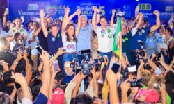 Em Aparecida, “Dia do 15” reúne mais de 5 mil pessoas em apoio a Daniel Vilela Em Aparecida, “Dia do 15” reúne mais de 5 mil pessoas em apoio a Daniel Vilela