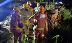 Mulher fica ferida após carro capotar na BR-497, em Uberlândia Mulher fica ferida após carro capotar na BR-497, em Uberlândia