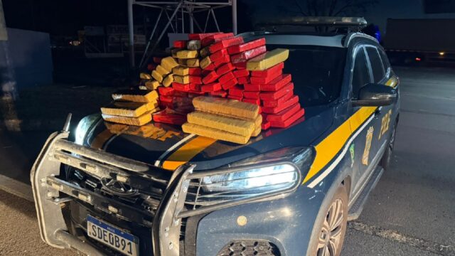 PRF apreende 80 kg de maconha em veículo transportado por caminhão-cegonha, na BR-153 em Hidrolândia
