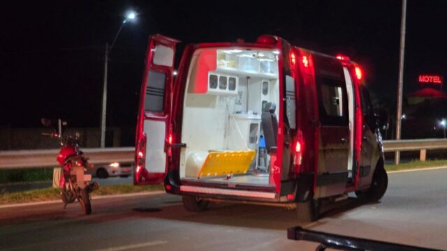 Homem fica ferido após colisão entre carro e moto na GO-330, em Catalão