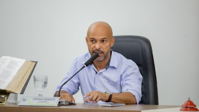 Durante sessão, vereador Jorginho cobra empresa por atrasos em salários e férias de trabalhadores em Ouvidor