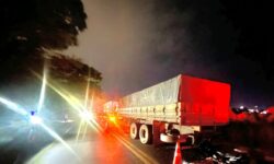 Motociclista morre em acidente envolvendo caminhão e carreta na LMG-749, em Uberlândia