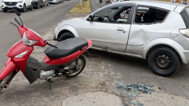 Colisão entre carro e moto deixa condutora ferida no Bairro Ipanema, em Catalão