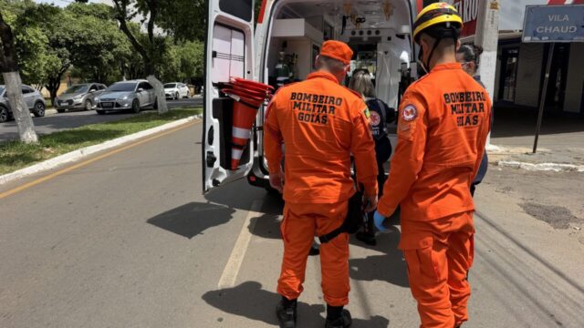 Motociclista fica ferida após acidente entre carro e moto em Catalão
