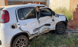 Acidente entre dois carros deixa motoristas feridos em cruzamento de Catalão Acidente entre dois carros deixa motoristas feridos em cruzamento de Catalão