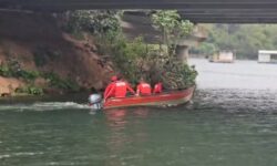 Bombeiros realizam buscas há quatro dias por homem desaparecido no Rio Araguari Bombeiros realizam buscas há quatro dias por homem desaparecido no Rio Araguari