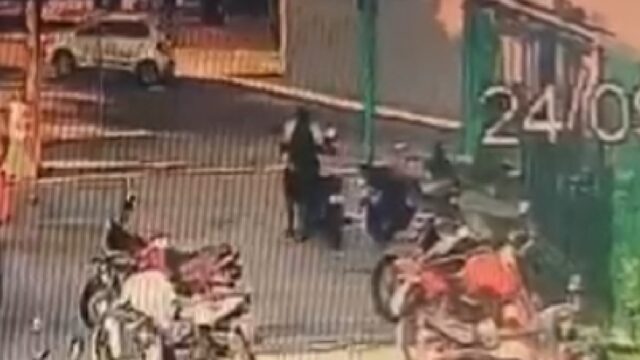 Câmera de segurança registra momento em que motocicleta é furtada em estacionamento externo de instituição em Catalão