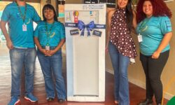 Prefeitura e Equatorial entregam geladeiras e lâmpadas a famílias de Nova Aurora Prefeitura e Equatorial entregam geladeiras e lâmpadas a famílias de Nova Aurora