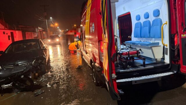 Motociclista fica gravemente ferido após colisão com carro no Bairro Ipanema, em Catalão