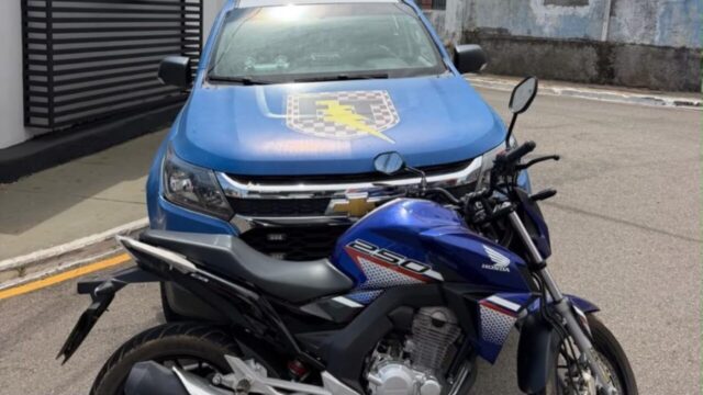 Motocicleta furtada é recuperada pela Força Tática no bairro Pontal Norte, em Catalão