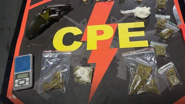 CPE apreende drogas, revólver e munições em residência no Bairro Nossa Senhora de Fátima, em Catalão