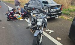 Motociclista fica ferido após bater na traseira de carro no Anel Viário Sul, em Uberlândia