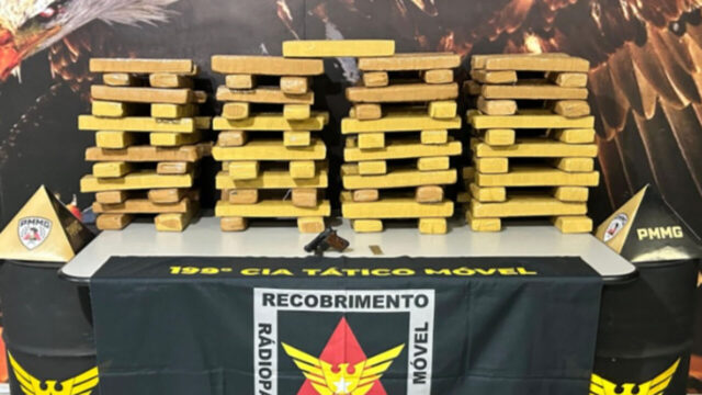 Homem é preso com arma e 97 barras de maconha em Uberlândia