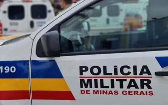 Casal é encontrado morto com marcas de tiros dentro de carro em Paracatu