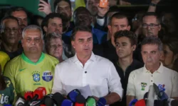 Flávio não reconhece vitória de Lula e tentará anulação do pleito Flávio não reconhece vitória de Lula e tentará anulação do pleito