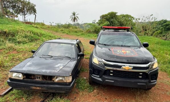 Carro furtado é encontrado sem as rodas no bairro Castelo Branco, em Catalão