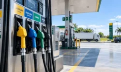 Governo prorroga subsídio ao diesel por mais 30 dias e mantém benefício de R$ 2,12 por litro Governo prorroga subsídio ao diesel por mais 30 dias e mantém benefício de R$ 2,12 por litro