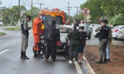 Motociclista fica ferido após bater na traseira de carro na Avenida Presidente Médici, em Catalão Motociclista fica ferido após bater na traseira de carro na Avenida Presidente Médici, em Catalão