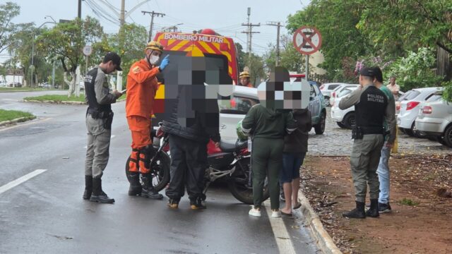 Motociclista fica ferido após bater na traseira de carro na Avenida Presidente Médici, em Catalão