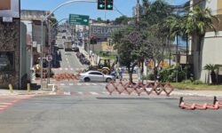 Trecho da Avenida Raulina Paschoal é interditado para manutenção na rede de drenagem Trecho da Avenida Raulina Paschoal é interditado para manutenção na rede de drenagem