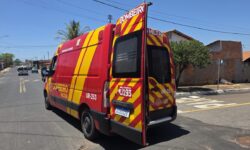 Criança de 11 anos fica ferida após queda de moto em Catalão Criança de 11 anos fica ferida após queda de moto em Catalão