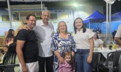 Feirinha Mensal reúne comunidade com shows, bingo e homenagem aos servidores públicos em Cumari